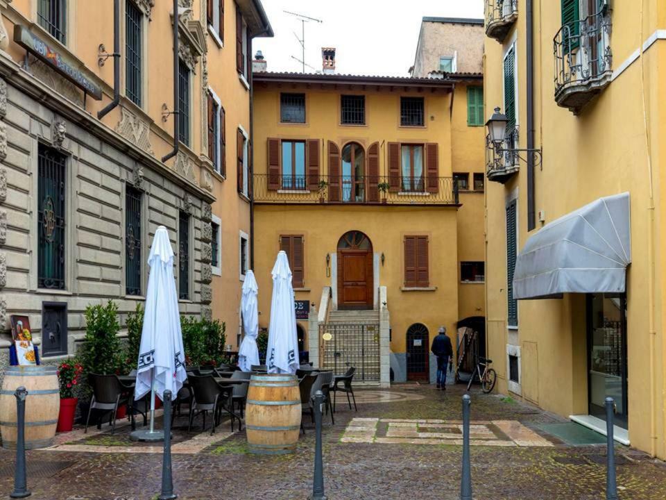 Palazzo Teatro Vecchio-Holiday Suites Salò Exterior foto